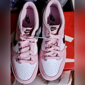 Womens NIKE DUNKS